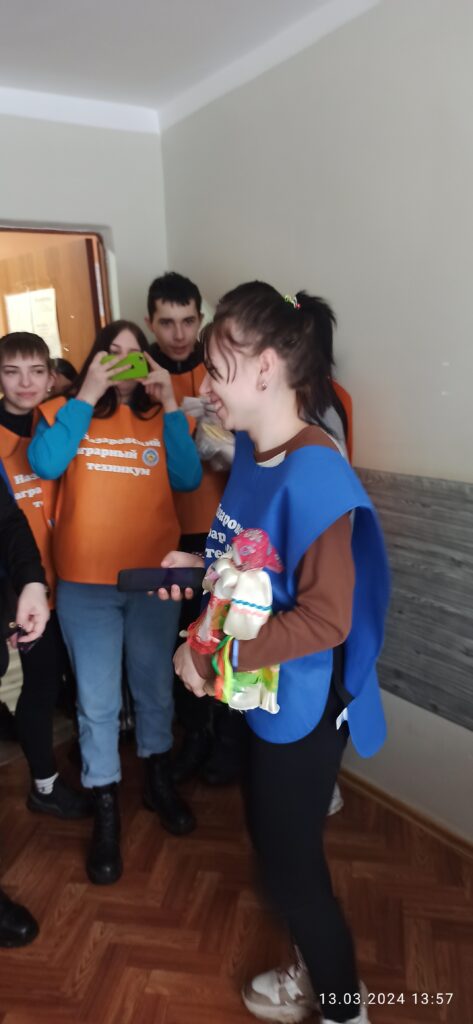 "Наших подопечных поздравили с масленицей студенты"